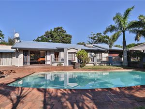 4 Bed House in Athlone Park