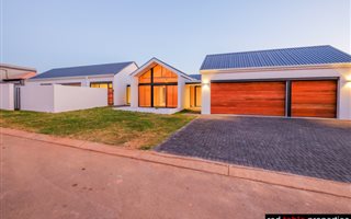 4 Bedroom House in Hazeldean (Silverlakes Surroundings)