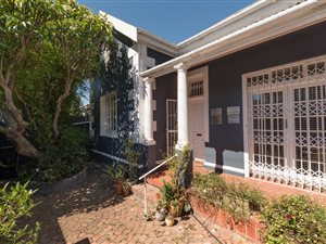 136 m² Commercial space in Vredehoek