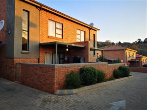 2 Bed Apartment in Helderkruin