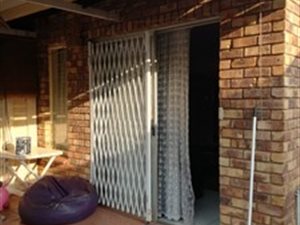 3 Bed Simplex in Pierre van Ryneveld