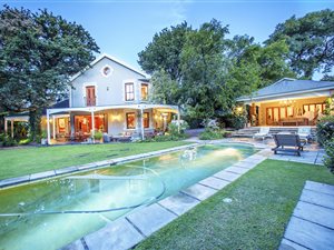 5 Bed House in Oaklands