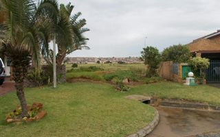 616 m² Land available in Kabeljous