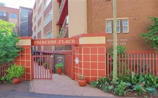 1 Bedroom Apartment in Parktown