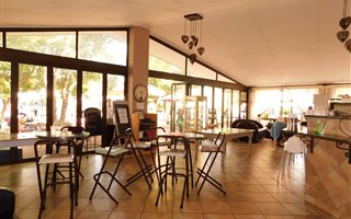 Retail space in Clubview