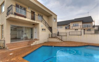 4 Bedroom House in Dewetshof