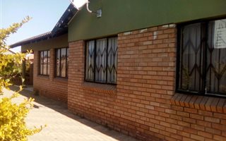 3 Bedroom House in Ivy Park