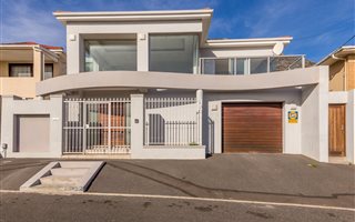 4 Bedroom House in Walmer Estate