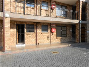 2 Bed Townhouse in Alberton