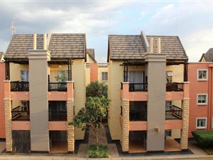 Bachelor apartment in Clubview