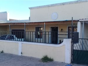 2 Bed House in Malibu Village