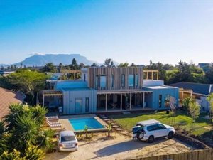 2 Bedroom House in Blouberg Rise