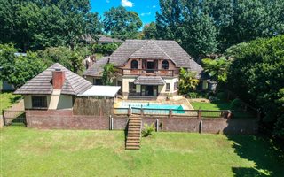 6 Bedroom House in Kloof