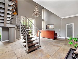196 m² Office Space in Parktown North