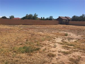 800 m² Land available in Oudtshoorn