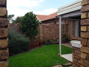 2 Bedroom Townhouse in Pierre van Ryneveld