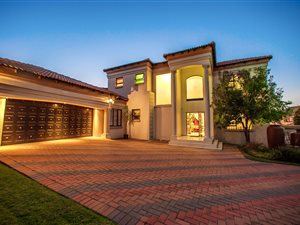 4 Bed House in Crescent Wood Country Estate