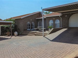 5 Bedroom House in Mulbarton