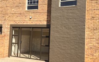 3 Bedroom Townhouse in Hazeldean (Silverlakes Surroundings)