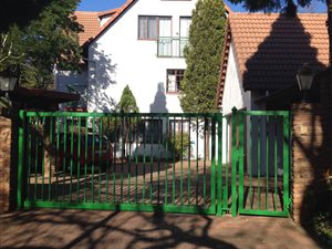 2 Bed Apartment in Waterkloof Park