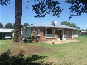 4 Bed House in Struisbult