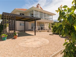 4 Bed House in Whale Rock