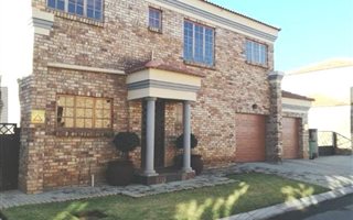 3 Bedroom Townhouse in Grimbeek Park