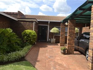 3 Bed Townhouse in Zwartkop
