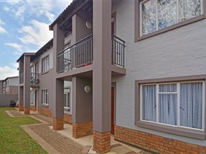 2 Bed Apartment in Protea Glen