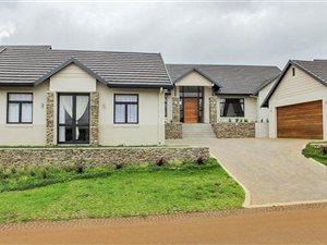 4 Bed House in Cotswold Downs Estate