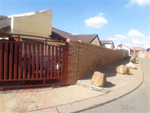 3 Bed House in Dobsonville