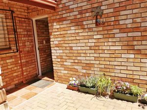2 Bed Townhouse in Krugersdorp North