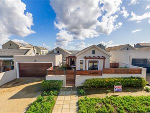 3 Bed House in Kelderhof Country Village