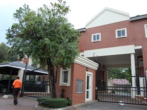 3 Bed Apartment in Melrose North