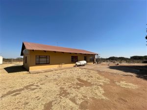 8.5 ha Farm in Tweefontein