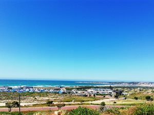 655 m² Land available in Stilbaai