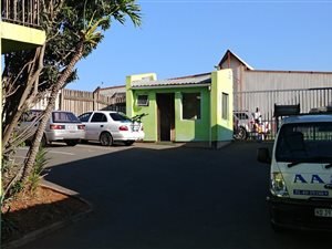 1700 m² Commercial space in Springfield Park
