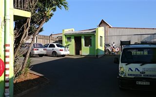 1700 m² Commercial space in Springfield Park