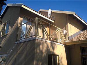 4 Bedroom House in Heuweloord