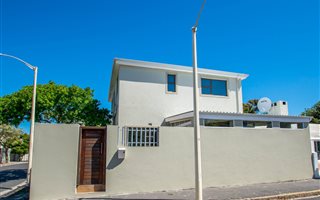 4 Bedroom House in Bergvliet