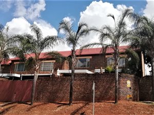 2 Bed Apartment in Hennopspark
