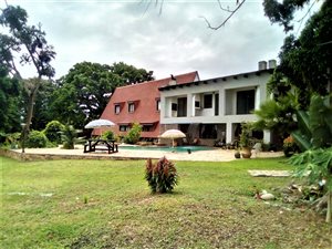 9 Bed House in White River AH