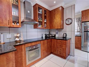 3 Bed House in Honeydew Manor