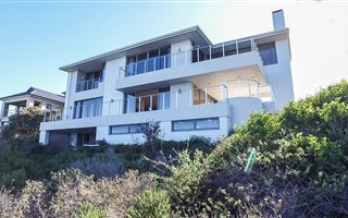 4 Bedroom House in Pinnacle Point Golf Estate
