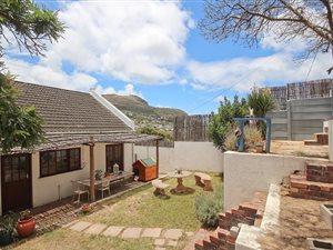 4 Bed House in Glencairn