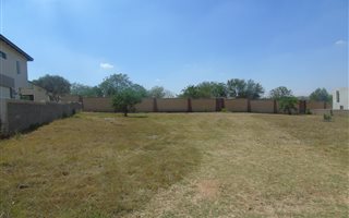1220 m² Land available in Helderfontein Estate