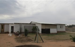 4.2 ha Farm in Leeukuil AH