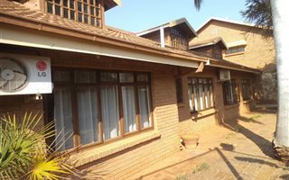 6 Bedroom House in Chroom Park