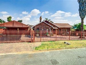 3 Bed House in Bonaero Park