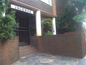 2 Bed Flat in Muckleneuk